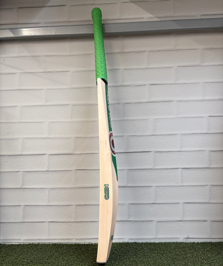 Hunts County Neo Surge Senior Cricket Bat 2026
